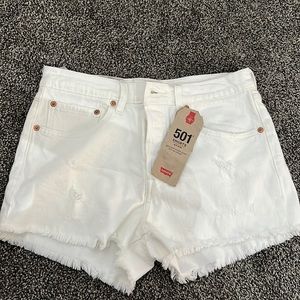 NWT white Levi’s 501 shorts
